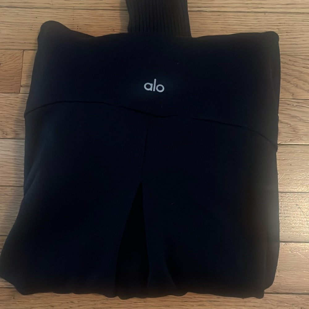 Alo sweatshirt